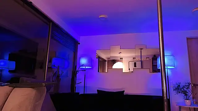 mandi4pole_ élő XXX-chatje