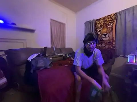 ThrowedWorldWide: διαδικτυακό σόου στην κάμερα