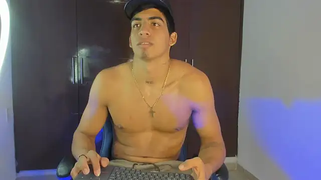 Milo_LatinBoy: онлайн-секс-чат