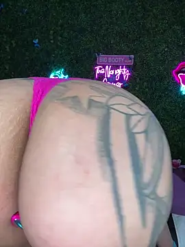 RenaThickAss: онлайн-секс-чат