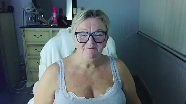 BridgetBlueEyes' Live XXX Chat