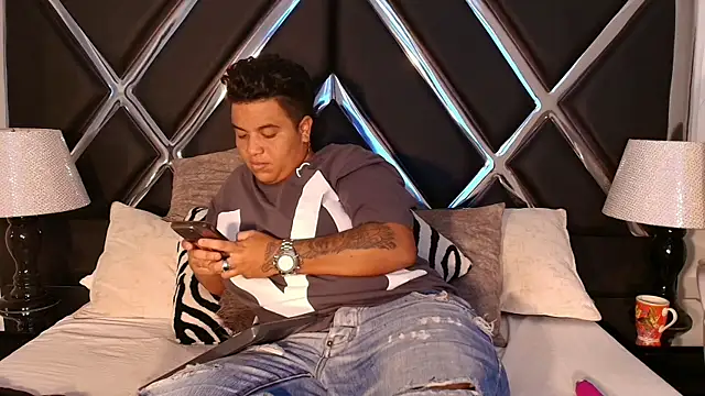 ZeusSmithh's Live XXX Chat