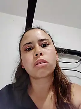 Chat XXX ao vivo de Thara-Luck