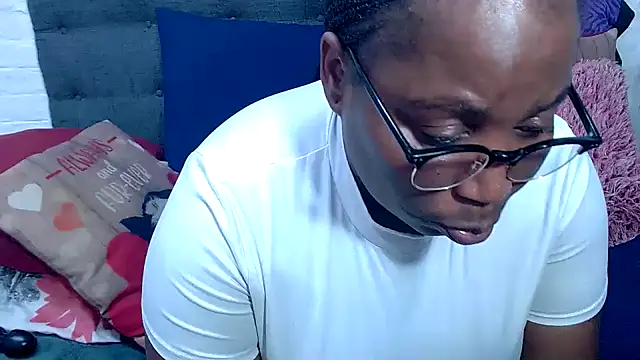 Chat XXX en directo de CurveyChocClitX5