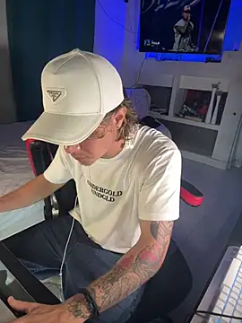 AngelLatinBoyのウェブカメラショー