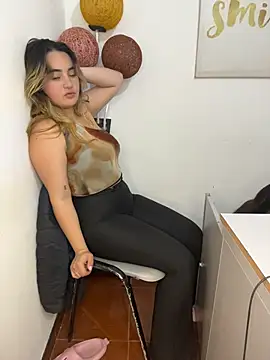 Antonella_Julieta Adlı Modelin Web Kamerası Şovu