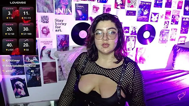 Chat +18 de Roxy_f_w ao vivo