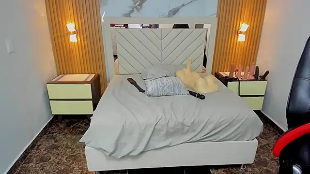 KAROLLJONES1 Adlı Modelin Canlı XXX Sohbeti