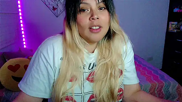 แชท XXX สดของ EllieMoonX