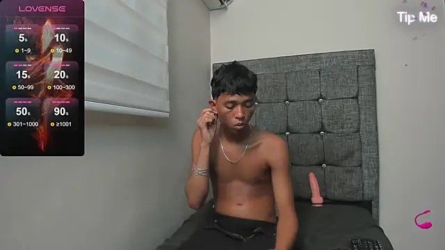 Little_Twink19x webcam show