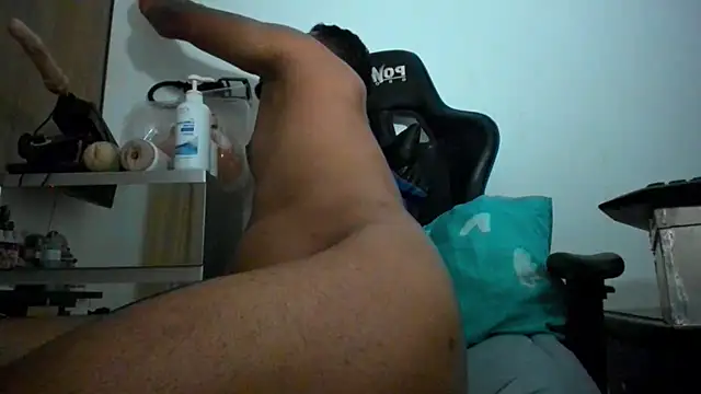 hugeeblackcock Adlı Modelin Canlı XXX Sohbeti