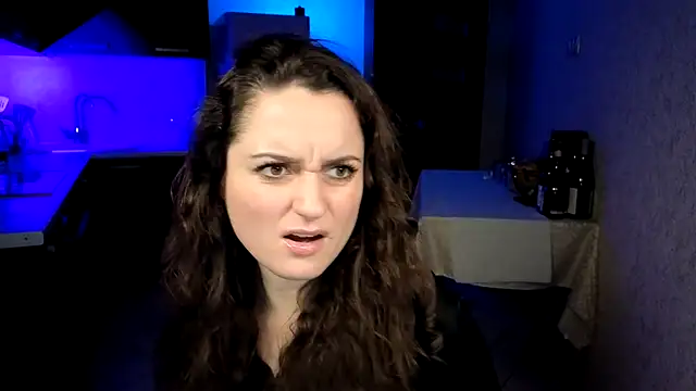 XXX chat uživo modela Cerann1