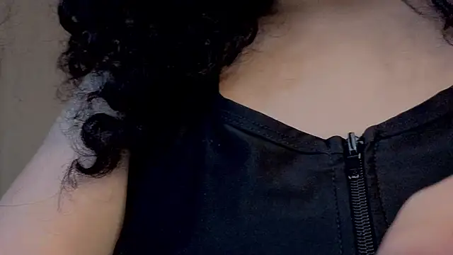 Chat XXX ao vivo de Zoe-yanin