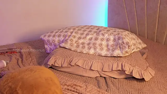 sweetlittlevenus Chat XXX in diretta