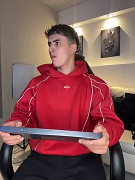 Chatroom XXX en direct de AdrianRinaldi