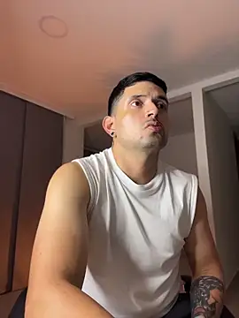 TroyeSavage's Live XXX Chat