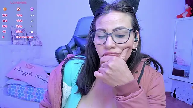 دردشة esmeralda_milf الجنسية المباشرة