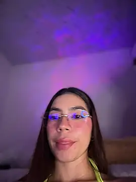 Chat +18 de Eveliin_ruiz ao vivo