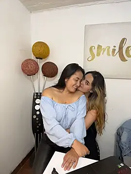 Antonella_Julieta Show Webcam