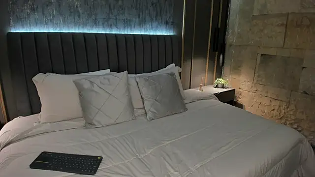 Ninaa_Rosee Adlı Modelin Canlı XXX Sohbeti