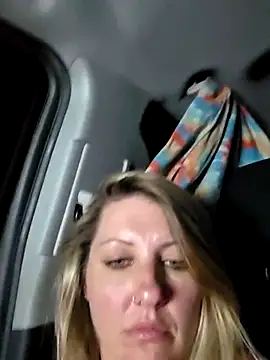 عرض كام SheIsSomething