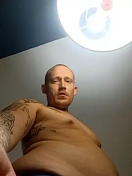 Pokazy przed kamerką – Lovemcurvy69