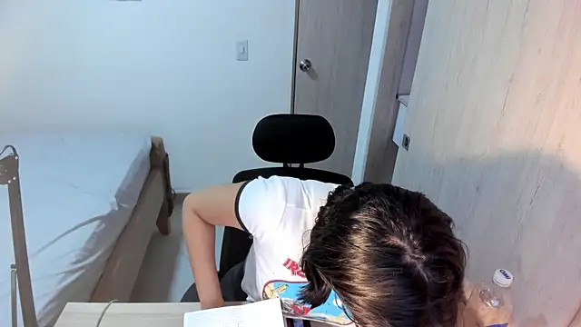 misstoya Adlı Modelin Canlı XXX Sohbeti