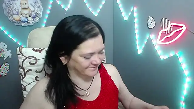 LauraFinn 即時 XXX 聊天