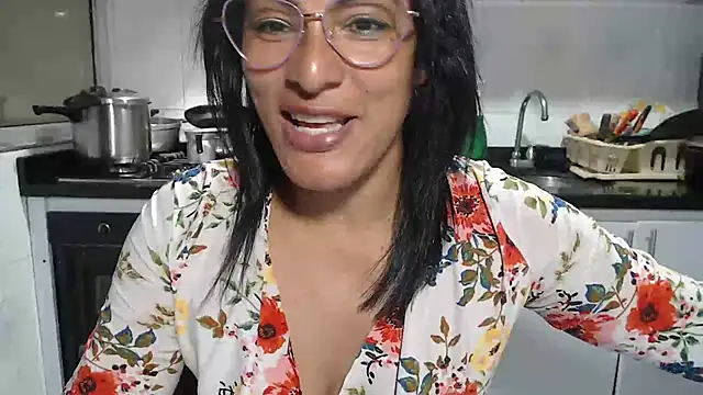 Chat +18 de kateleyagrey ao vivo