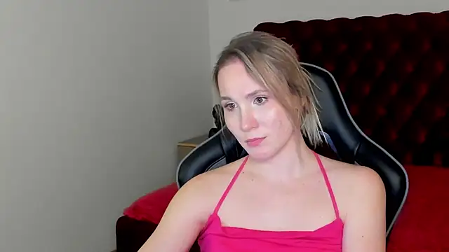 Chat XXX en directo de ElaraVoltage