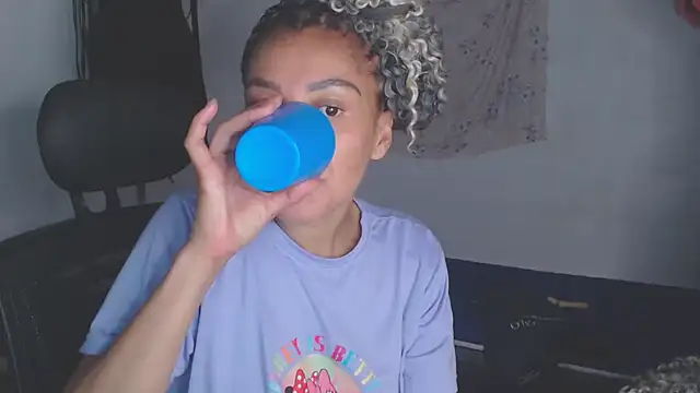 Czat XXX na żywo – shayna_cute