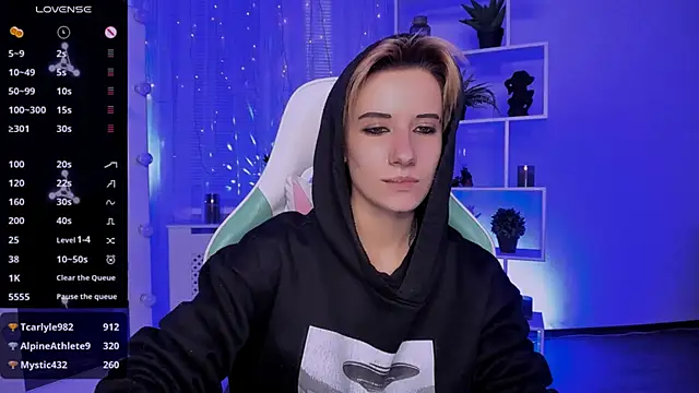 XXX chat uživo modela _Rein_ramm