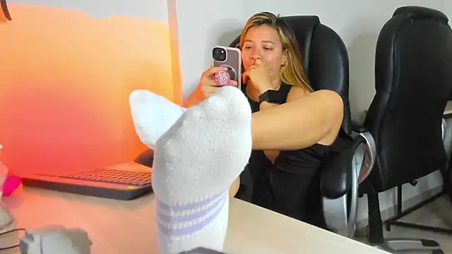 alma_fenix's Live XXX Chat