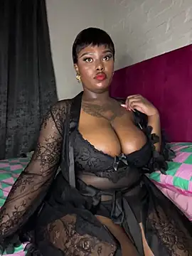 Pokazy przed kamerką – QUEEN_NOBUHLE_FEMDOM_777