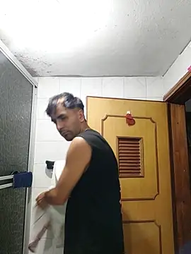 Lord_Apolo: διαδικτυακό σόου στην κάμερα