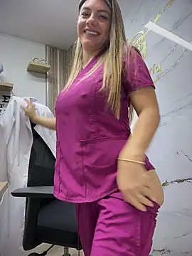 XXX chat uživo modela alicee16