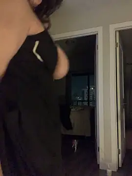 holyeroticss Adlı Modelin Canlı XXX Sohbeti