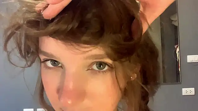 Kissme_Kira Adlı Modelin Canlı XXX Sohbeti