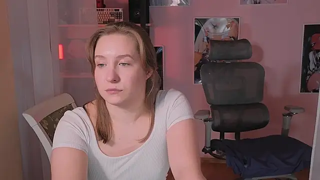 _AnnaStark_ Adlı Modelin Canlı XXX Sohbeti