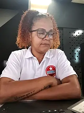 دردشة BayleyBanks الجنسية المباشرة