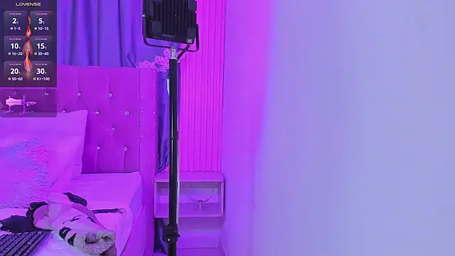 Nayla-Mouna 网络视讯表演