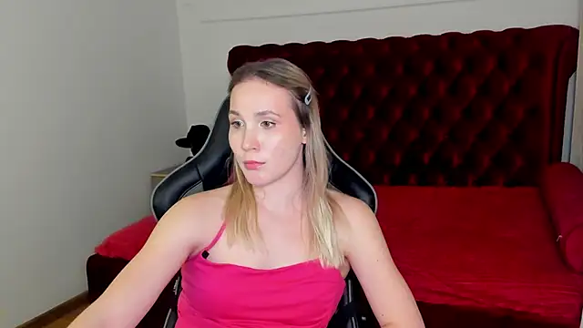 ElaraVoltage live XXX chat