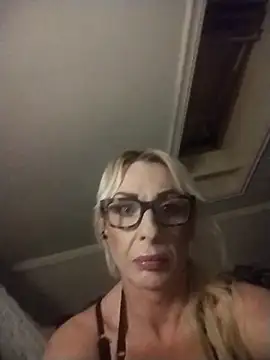 shemale000 Show in webcam