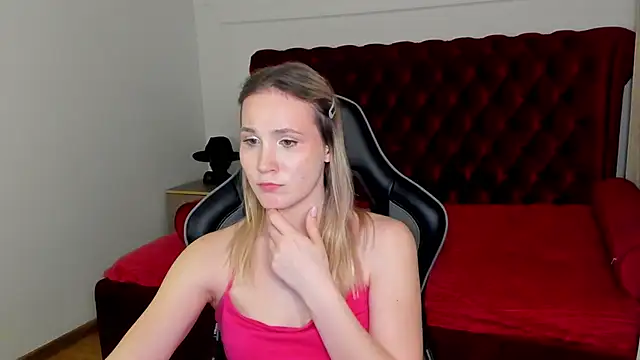 XXX chat uživo modela ElaraVoltage