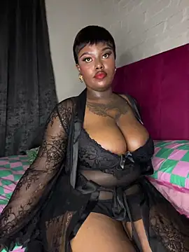 QUEEN_NOBUHLE_FEMDOM_777: διαδικτυακό σόου στην κάμερα