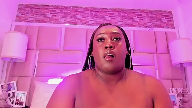 ShaniaBrownn Chat XXX in diretta