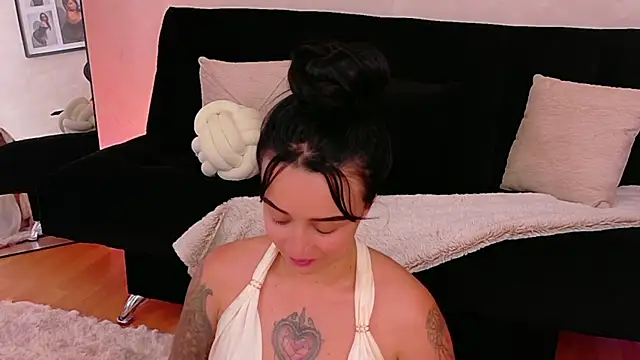 دردشة EmmyEvans1 الجنسية المباشرة