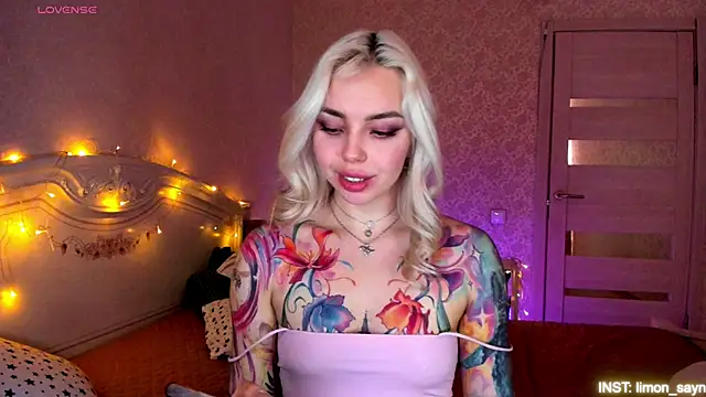 LillyMoure_ 现场XXX聊天