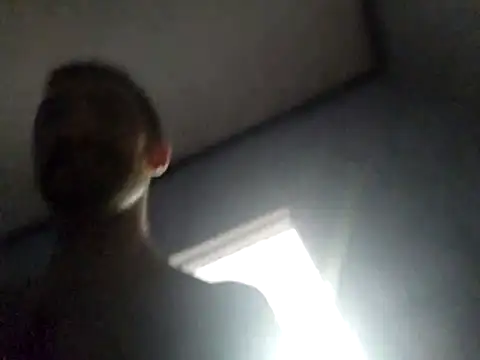 Bi_curious86 在線直播表演