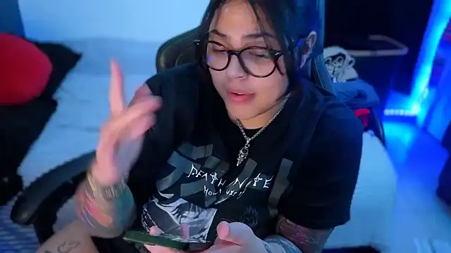 Pokazy przed kamerką – miacanela_xo